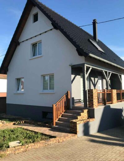 Entreprise ROBBA 67 : Peinture intérieur, extérieur, toiture, boiserie, ferronnerie, ravalement peinture façade, nettoyage démoussage et traitement hydrofuge toit. Intervention à Strasbourg dans le Bas-Rhin (67)